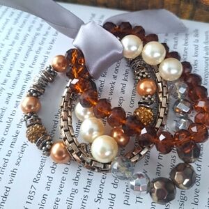 Setbof 4 strechy bracelets inwarm gold rich tones